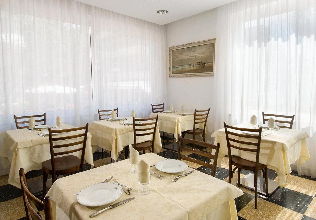 Hotel Belmar Cattolica Bagian luar foto